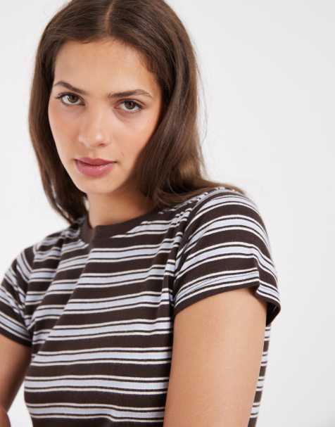 Hollister – Krótki i obcisły T-shirt w brązowo-błękitne paski - view 1