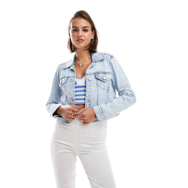Hollister – Kurz geschnittene Jeansjacke mit hellblauer Waschung