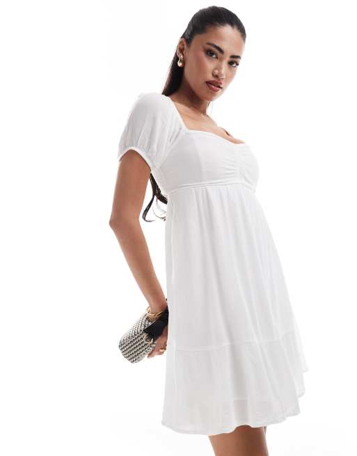 Hollister – Kurzärmliges Babydoll-Minikleid in Weiß