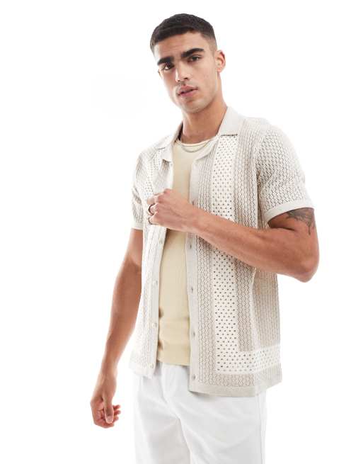 Hollister – Kurzärmliges, gemustertes Strickhemd in Stone/Weiß mit durchgehender Knopfleiste