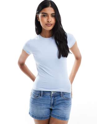 Hollister - Kurzärmliges, nahtloses T-Shirt in Babyblau