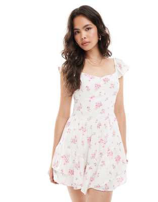 Hollister – Kurzes Skortkleid mit rosa Blumenmuster und Rüschenärmeln - view 1