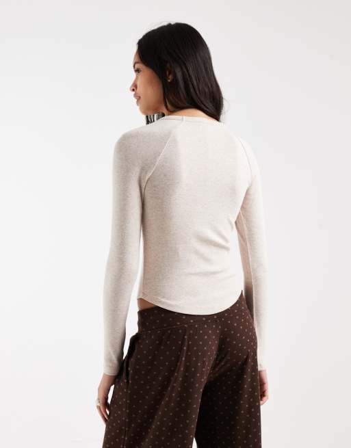 Hollister Langarm-T-Shirt mit Rundhalsausschnitt in Oatmeal, 4 von 4