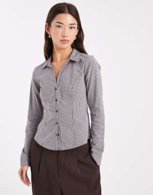 Hollister - Langärmlige, ausgestellte Bluse in Weiß mit Vichy-Karos, Manschetten und Taillenband-Rosa