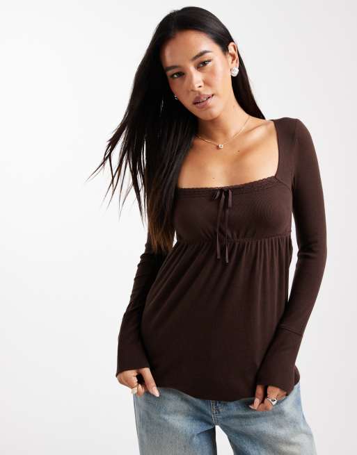 Hollister – Langärmliges Babydoll-Oberteil in Braun mit eckigem Ausschnitt