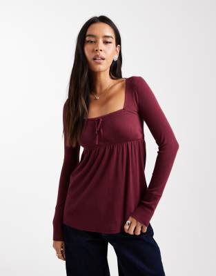 Hollister - Langärmliges Babydoll-Oberteil in Burgunderrot mit eckigem Ausschnitt