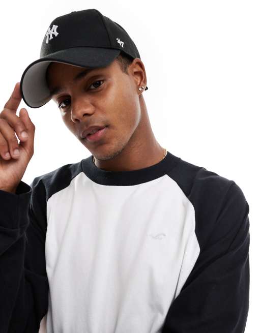 Hollister – Langärmliges Baseball-Shirt in Weiß/Schwarz mit Raglan-Ärmeln und Markenlogo