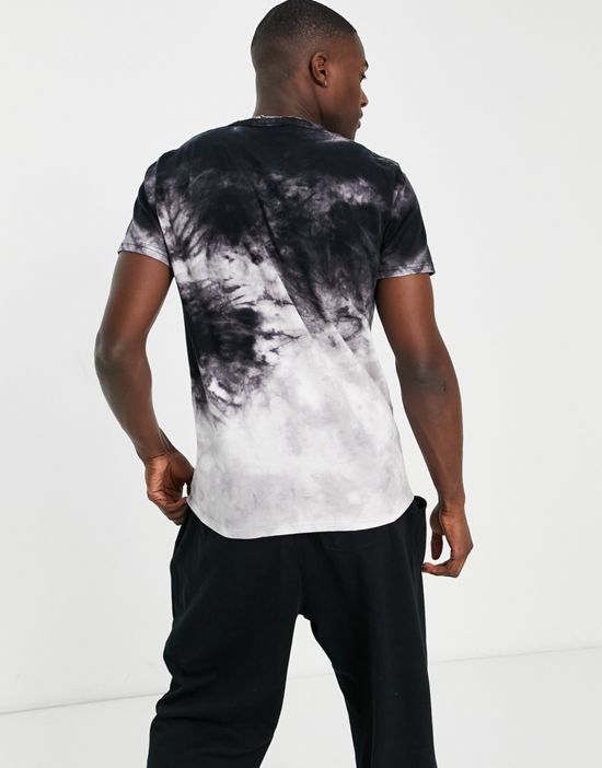 https://images.asos-media.com/products/hollister-large-front-logo-acid-wash-t-shirt-in-black/201360588-2?$n_550w$&wid=550&fit=constrain
