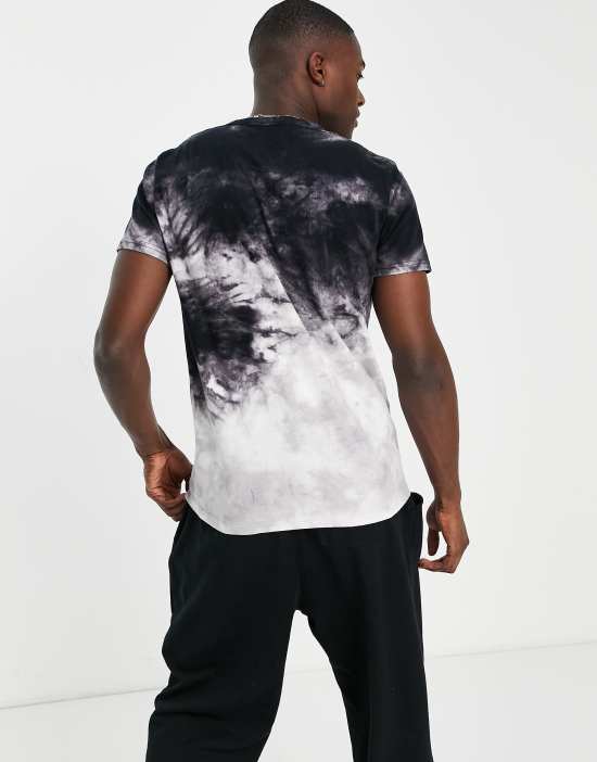 https://images.asos-media.com/products/hollister-large-front-logo-acid-wash-t-shirt-in-black/201360588-2?$n_550w$&wid=550&fit=constrain