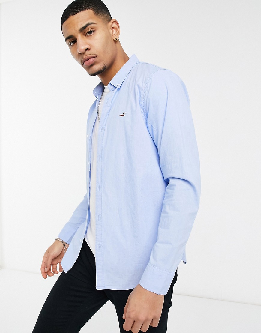 Hollister – Ljusblå klassisk oxfordskjorta med smal passform, lång ärm och nedknäppt krage