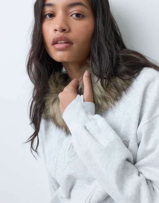 Hollister logo graphic zip through hoodie with fur trim in light grey, 5 of 5