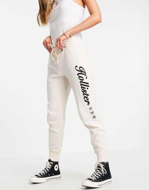 Hollister logo jogger in cream