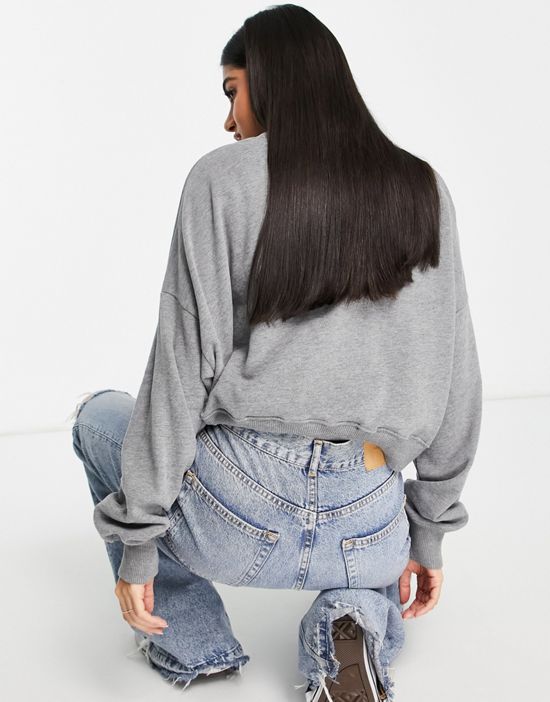 https://images.asos-media.com/products/hollister-logo-sweatshirt-in-gray/23707485-4?$n_550w$&wid=550&fit=constrain
