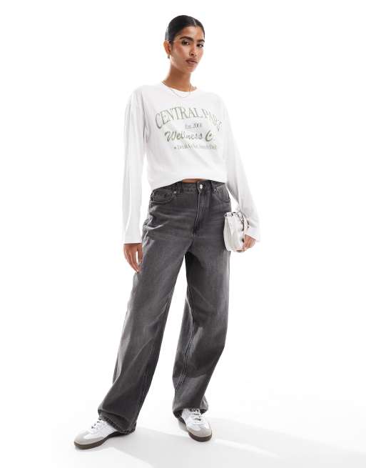 Hollister long sleeve oversized dad slogan t shirt in white, 2 of 4