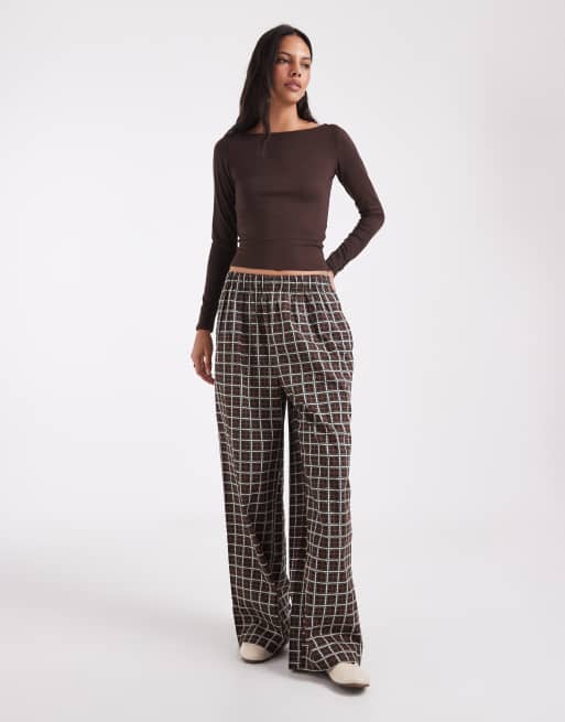 Hollister long sleeve seamless scoop neck top in brown, 2 of 4