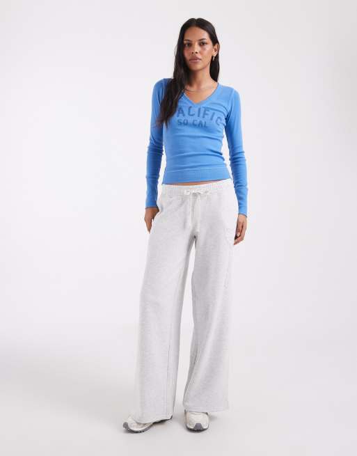 Hollister long sleeve v neck graphic top in blue, 3 of 4