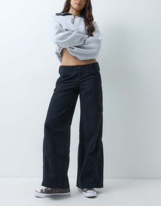 Hollister low rise baggy cargo trousers in black, 1 of 5