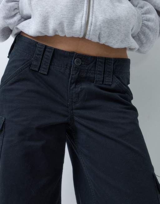 Hollister low rise baggy cargo trousers in black, 3 of 5