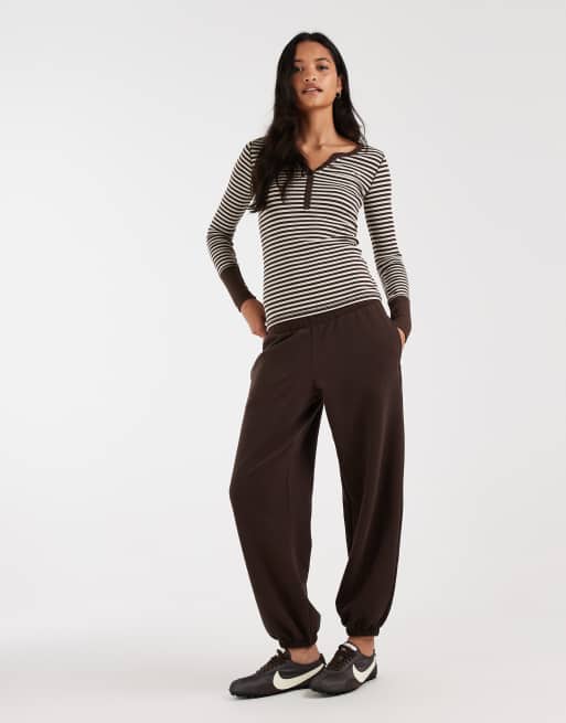 Hollister low rise baggy cuffed joggers in brown, 1 of 5