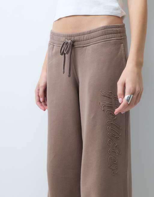 Hollister low rise baggy joggers with side logo graphic in light brown, 3 of 5