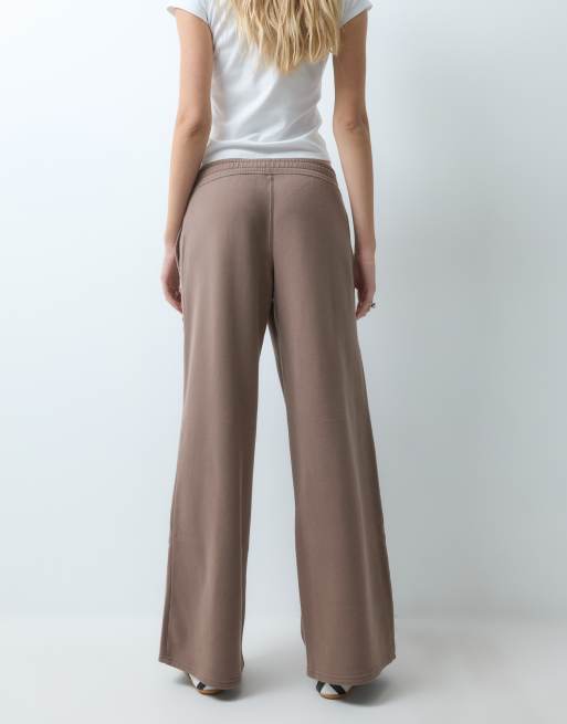 Hollister low rise baggy joggers with side logo graphic in light brown, 5 of 5