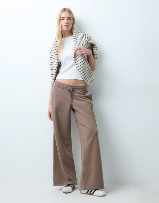 Hollister low rise baggy sweatpants with side logo graphic in light brown, 2 of 5