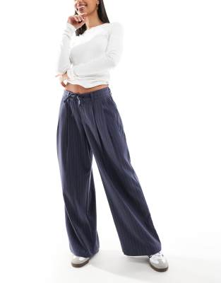 Hollister Hollister low rise baggy trouser in beige-Neutral