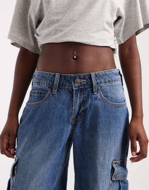 Hollister low rise cargo jeans in blue wash, 4 of 5
