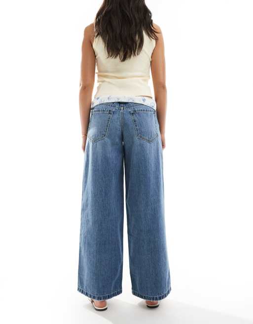 Hollister low rise curvy super baggy jeans in medium wash, 3 of 5
