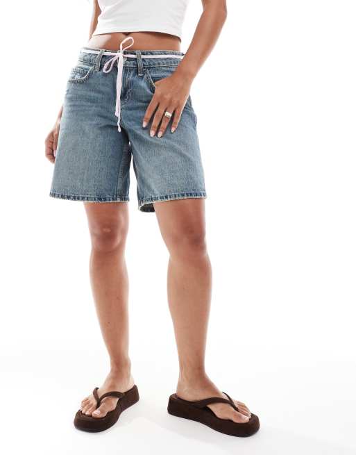 Hollister low rise embroidered baggy denim short in medium blue wash, 2 of 5