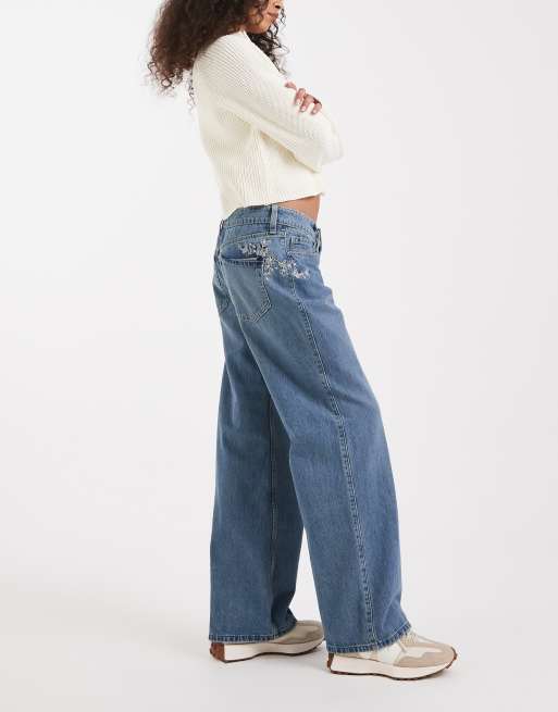 Hollister low rise embroidered baggy jeans in light blue wash, 3 of 5