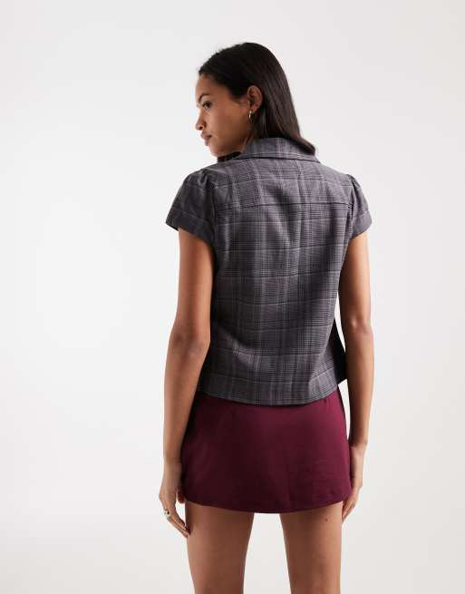 Hollister low rise tailored mini skort in burgundy, 4 of 5