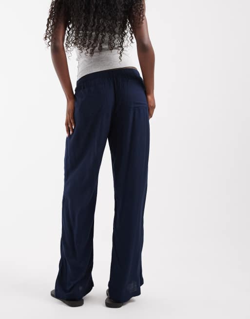 Hollister low rise wide leg pull on pants in navy, 4 of 5