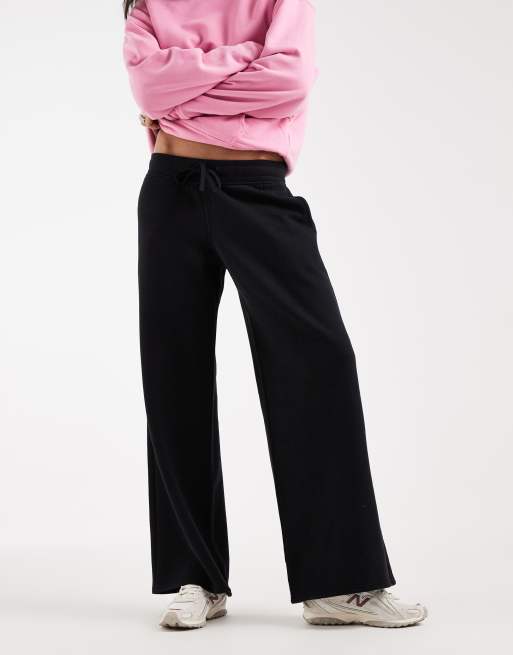Hollister low waist wide leg joggers in black, 3 of 5