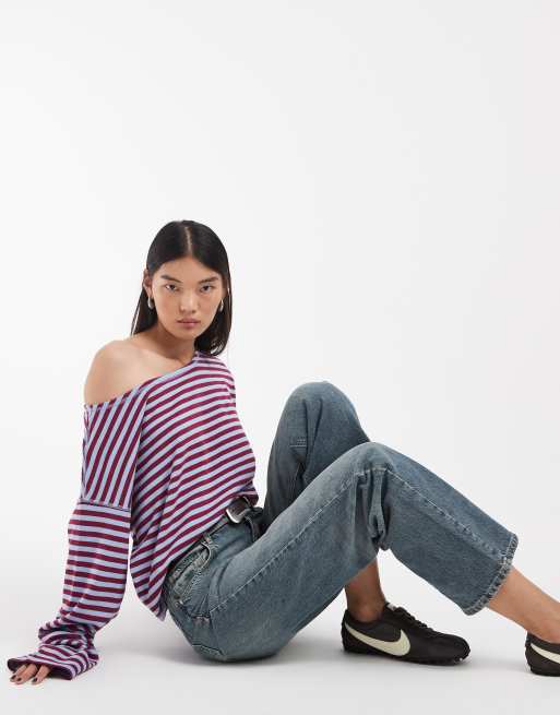 Hollister løstsiddende offshoulder-top med blå og bærfarvede striber