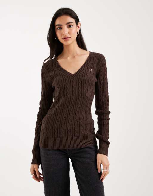 Hollister - Maglione marrone lavorato a trecce con scollo a V e logo
