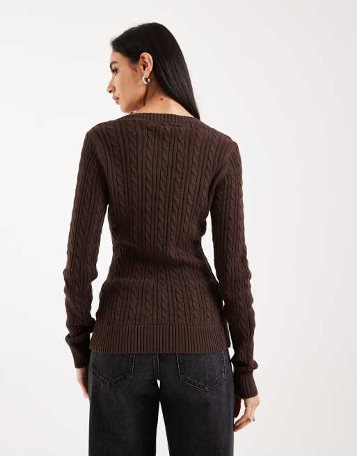 Hollister - Maglione marrone lavorato a trecce con scollo a V e logo, 2 di 4