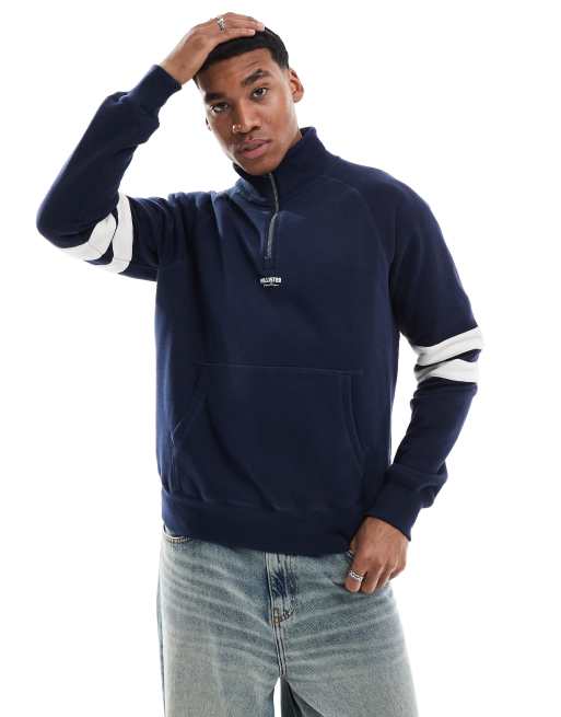Hollister - Marineblå sweatshirt med lynlås i halsen og kontrastfarvet college-logodetalje i firkantet pasform
