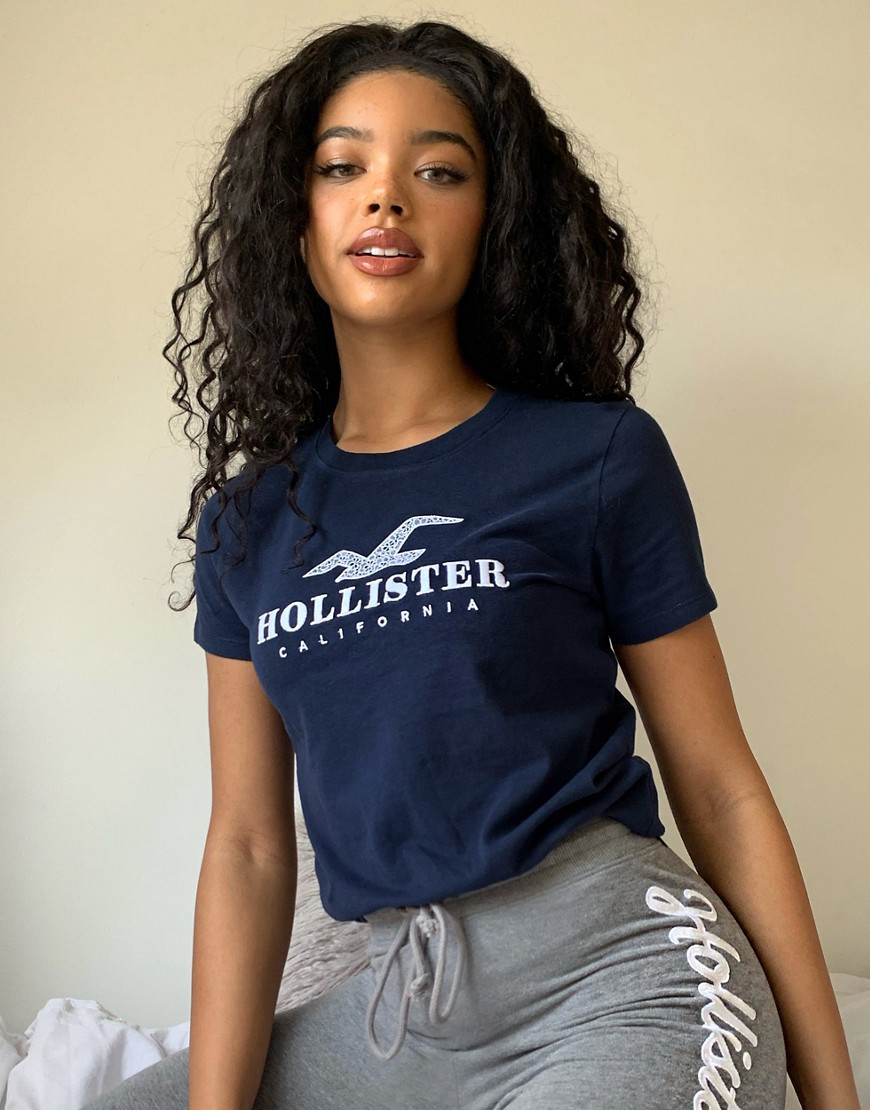 Hollister - Marineblå T-shirt med logo