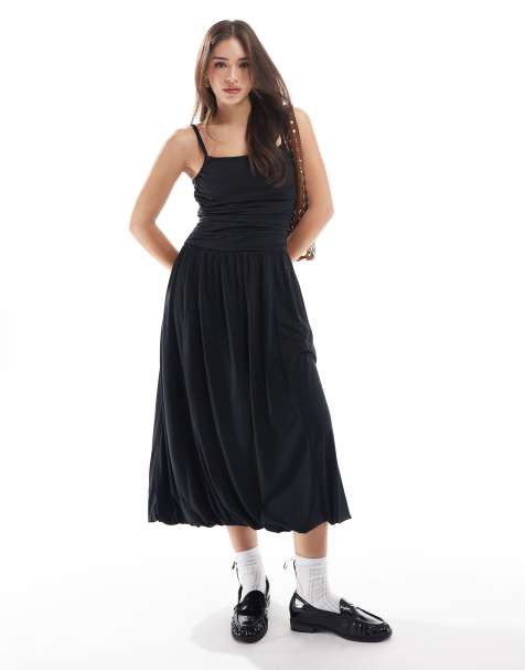 Hollister – Maxikleid in Schwarz mit Riemchendesign am Rücken und Ballonsaum - view 1