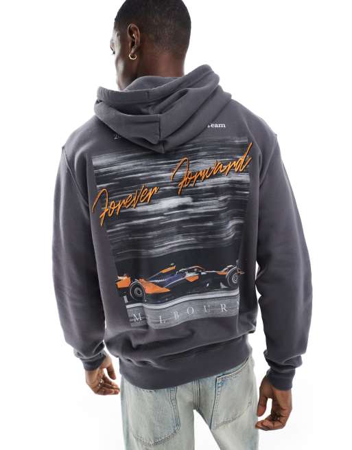 Hollister – McLaren – Kapuzenpullover in Anthrazit mit Motiv auf dem Rücken