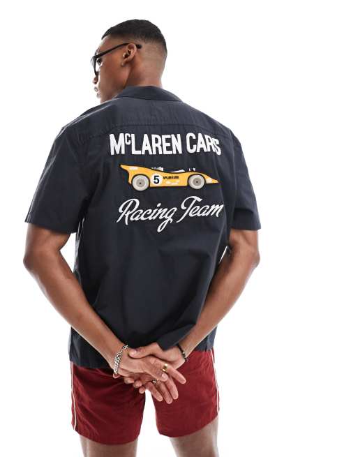Hollister McLaren - Ruimvallend overhemd met korte mouwen en print op de rug in zwart met wassing   
