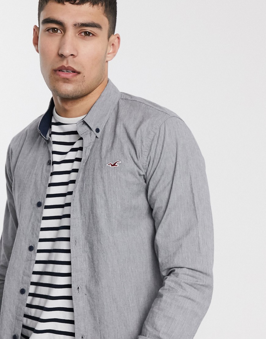 Hollister – Mellangrå oxfordskjorta med knappar, smal passform och logga