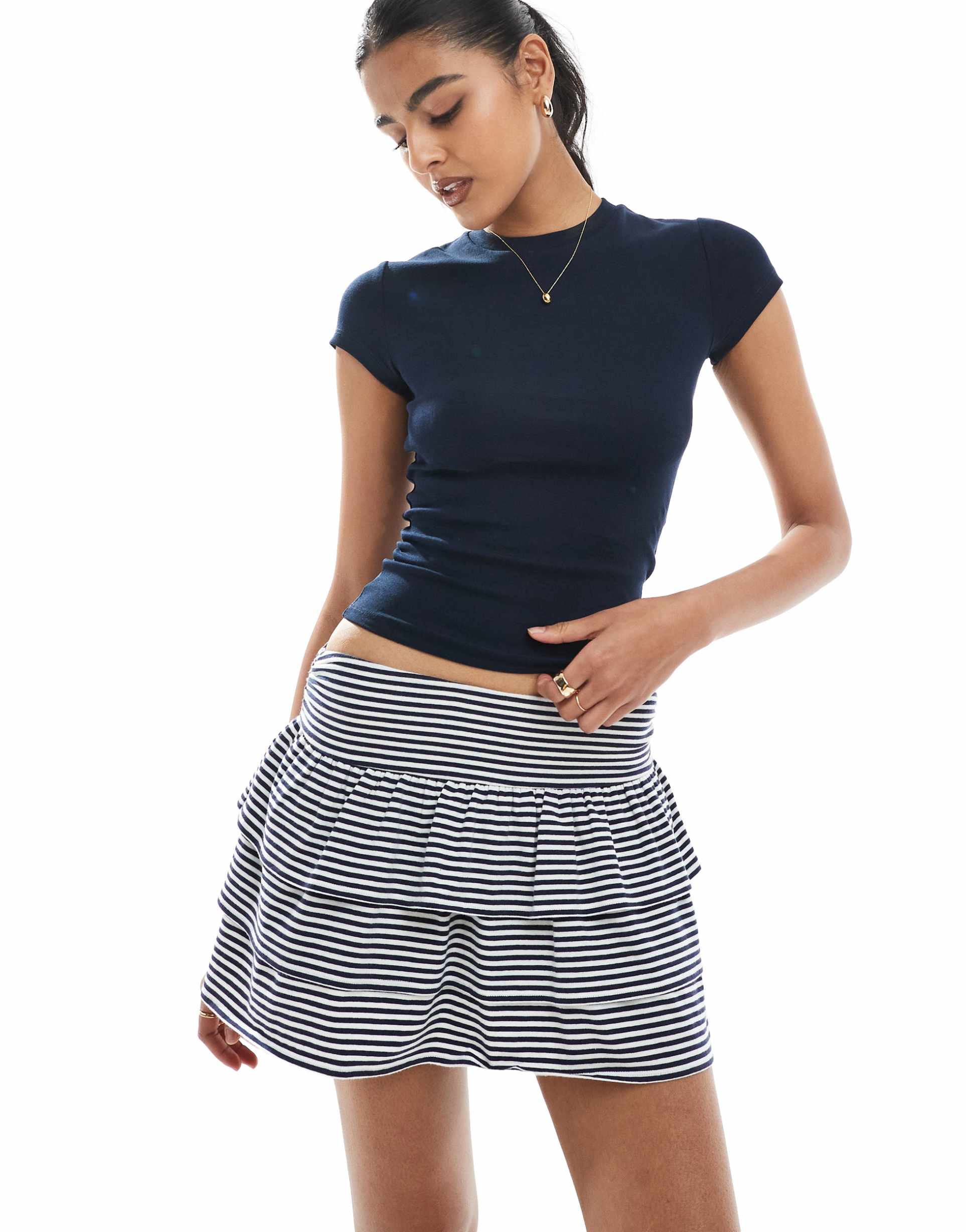 hollister mid rise ruffle knit skort in black and white