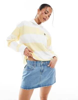 Mini-jupe taille basse en jean à ourlet effrangé - Bleu moyen 10