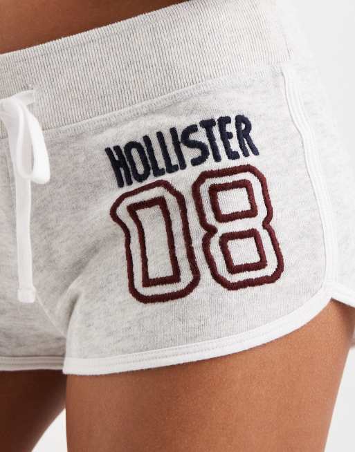 Hollister – Mini-Shorts aus Fleece in Grau mit Logo, 4 von 5