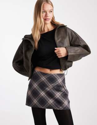 Hollister - Minirock in braun kariert mit mittelhohem Bund-Brown