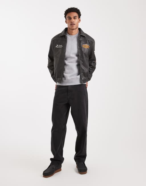 Hollister – Mittelschwere Lederjacke in Schwarz mit Grafik, 2 von 5
