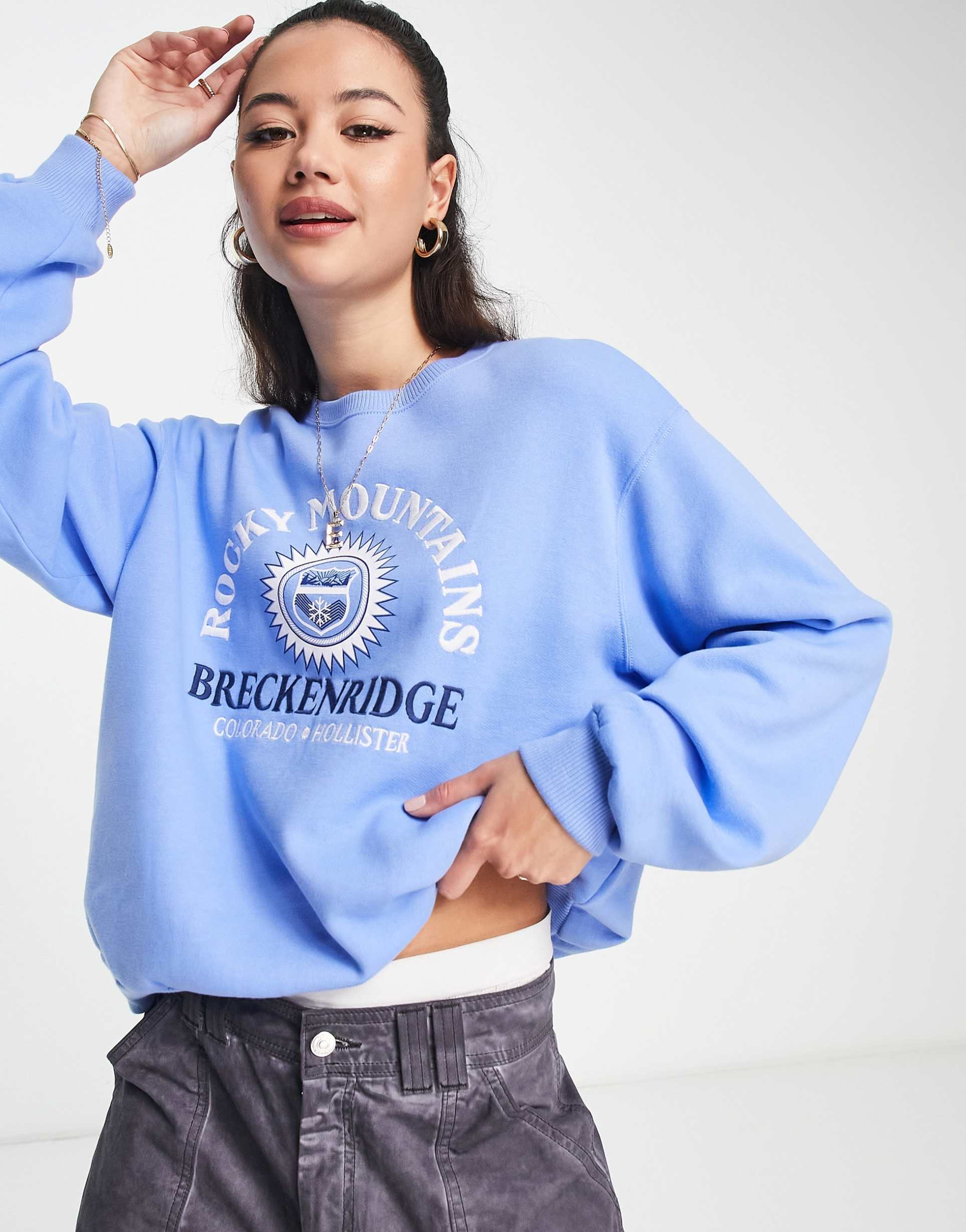 Hollister mom crew neck jumper in light blue view 2