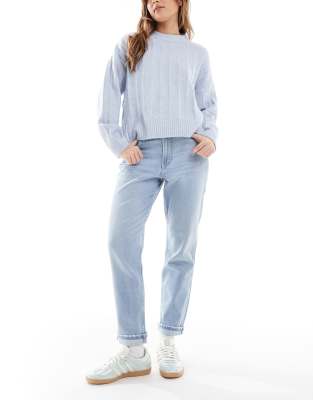 Hollister - Mom-Jeans in cleaner, blauer Waschung mit sehr hohem Bund